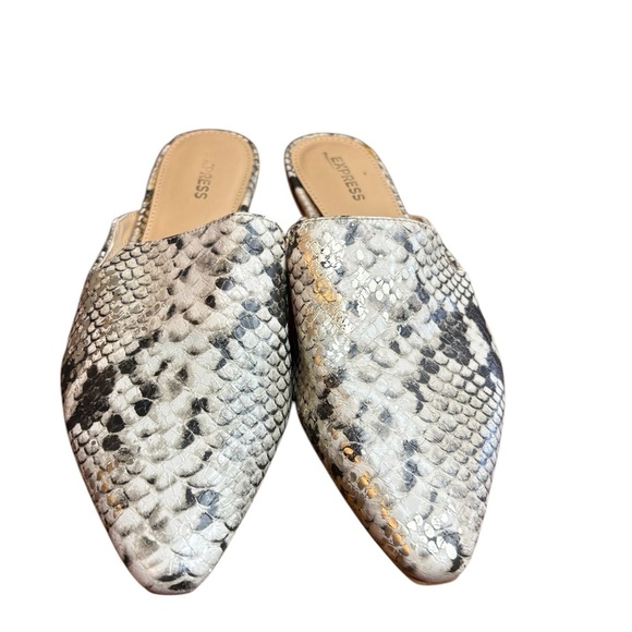 Express women’s snakeskin flat loafers size 6 preloved in excellent condition - Picture 1 of 6